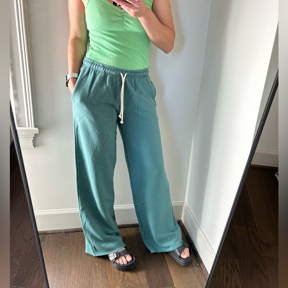 NWT Perfect White Tee Hailey Wideleg Sweatpants - Picture 7 of 8